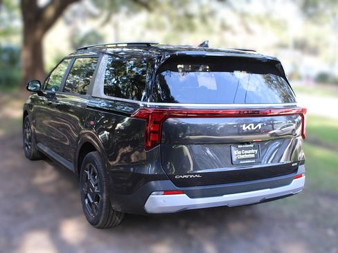 New 2026 Kia Carnival EX FWD image 15