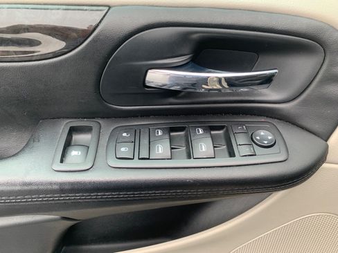 Used 2015 Dodge Grand Caravan SXT w/ Rear Park Assist Package FWD image 17