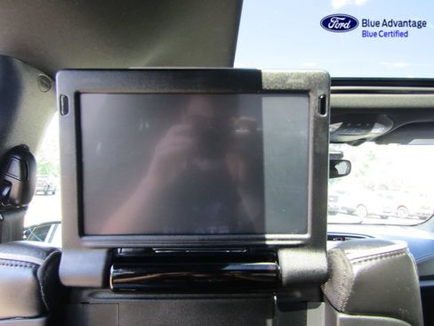 Used 2022 Chrysler Pacifica Limited w/ Uconnect Theater Family Group FWD image 5