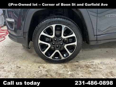Used 2017 Jeep Compass Limited w/ Navigation Group AWD/4WD image 11