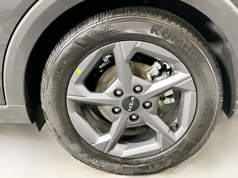 Used 2025 Kia K4 LXS image 11