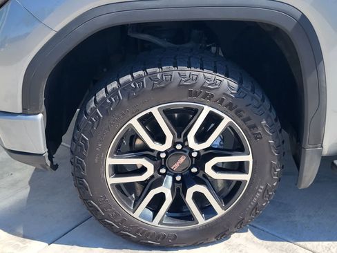 Used 2024 GMC Sierra 1500 AT4 w/ Technology Package AWD/4WD image 8