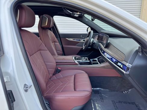 Used 2023 BMW 760i xDrive AWD/4WD image 16