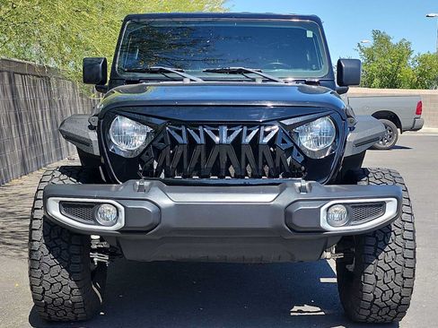 Used 2018 Jeep Wrangler Unlimited Sahara AWD/4WD image 3