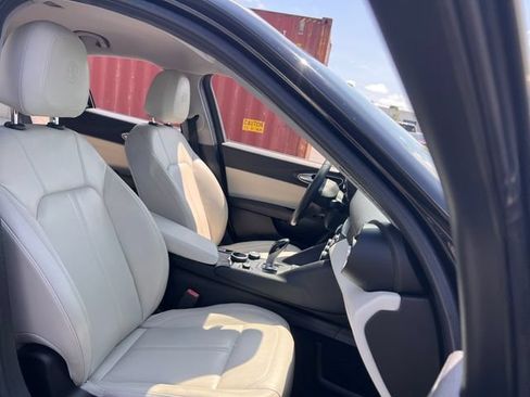 Used 2019 Alfa Romeo Giulia RWD image 30