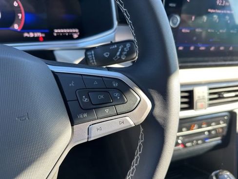 New 2026 Volkswagen Taos SE image 17