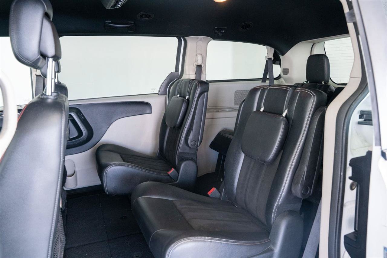 Used 2019 Dodge Grand Caravan SXT FWD image 15