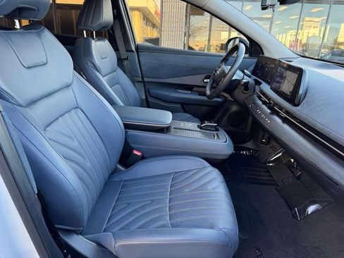 Used 2023 Nissan Ariya image 11