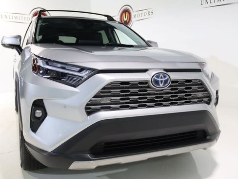 Used 2022 Toyota RAV4 Limited AWD/4WD image 21