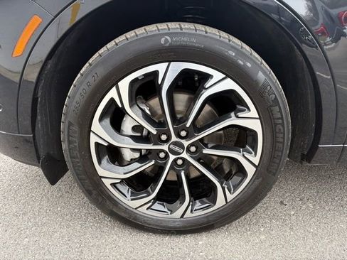 Used 2024 Lincoln Nautilus Reserve image 13