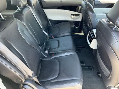Used 2024 Kia Carnival EX FWD image 12