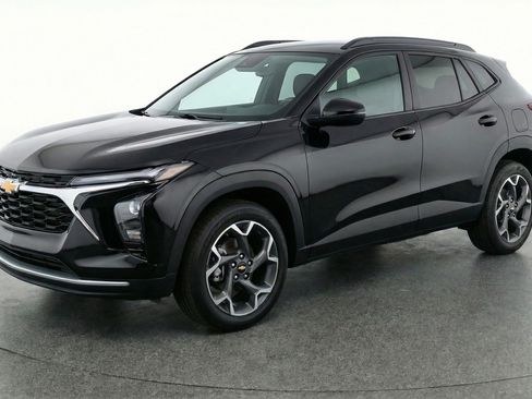 Used 2025 Chevrolet Trax LT w/ LT Convenience Package image 3