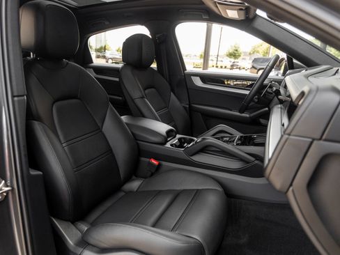 Certified 2025 Porsche Cayenne S AWD/4WD image 46