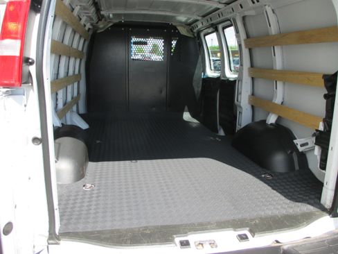Used 2024 Chevrolet Express 2500 w/ Driver Convenience Package RWD image 9