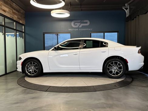 Used 2017 Dodge Charger SE w/ Power Sunroof Group image 6