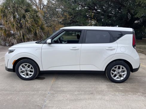 Used 2025 Kia Soul LX w/ LX Technology Package image 11