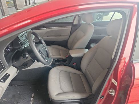 Used 2017 Hyundai Elantra SE FWD image 4