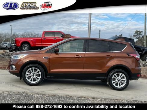 Used 2017 Ford Escape SE image 4