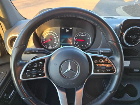 Used 2022 Mercedes-Benz Sprinter 3500 image 11