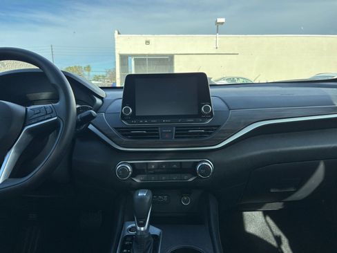 Used 2025 Nissan Altima 2.5 SV image 17