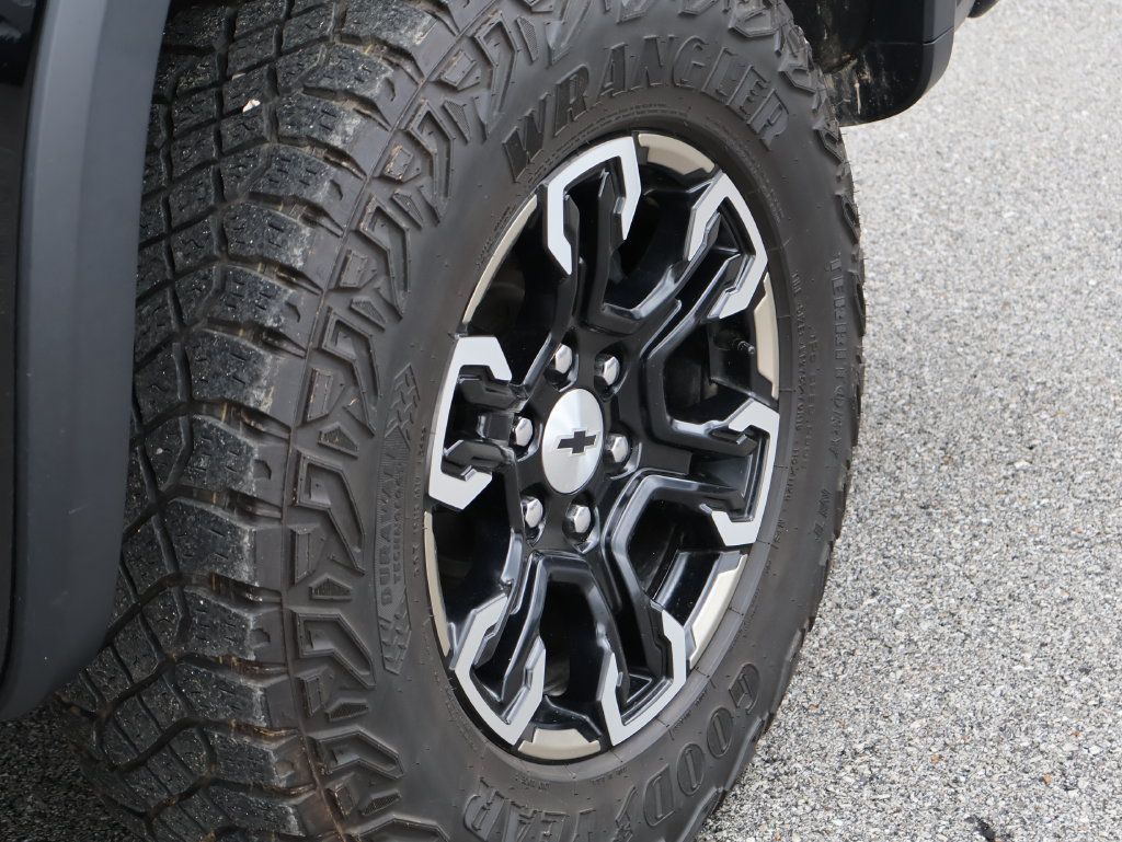 Used 2023 Chevrolet Silverado 1500 ZR2 w/ Technology Package AWD/4WD image 39