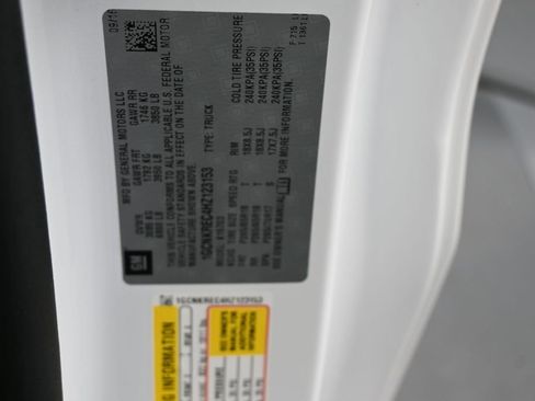 Used 2017 Chevrolet Silverado 1500 LT w/ LT Convenience Package AWD/4WD image 17