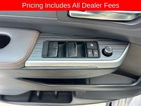 Used 2024 Toyota Sienna XSE w/ XSE Plus Package FWD image 4