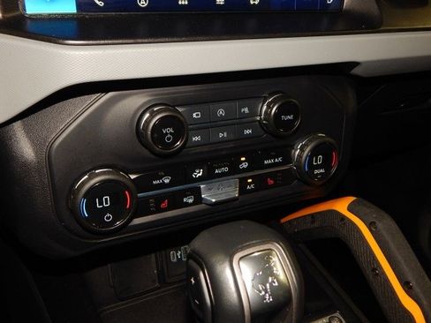 Used 2023 Ford Bronco Badlands image 24