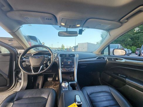 Used 2018 Ford Fusion SE w/ Fusion SE Technology Package FWD image 20