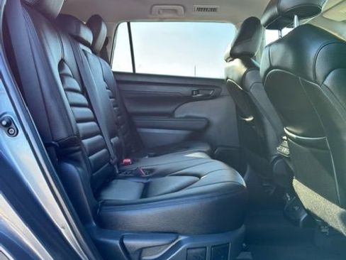 Used 2023 Toyota Highlander L FWD image 20