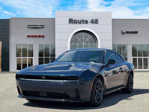 Used 2024 Dodge Charger Daytona R/T w/ Plus Group AWD/4WD image 2