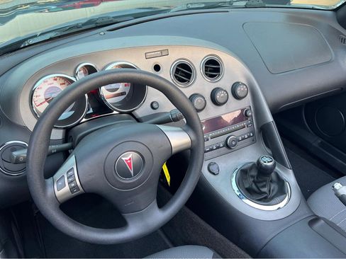 Used 2006 Pontiac Solstice Convertible w/ Power Package RWD image 14