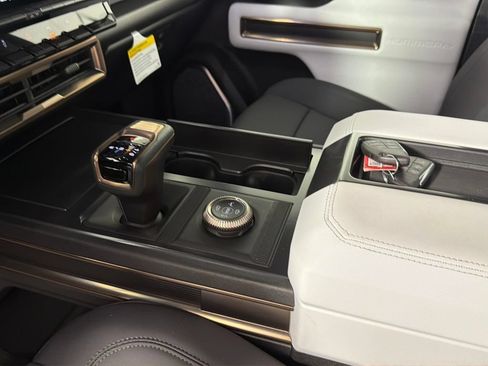 Certified 2025 GMC Hummer EV 3X AWD/4WD image 24