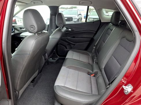 Used 2025 Chevrolet Trax LT image 9