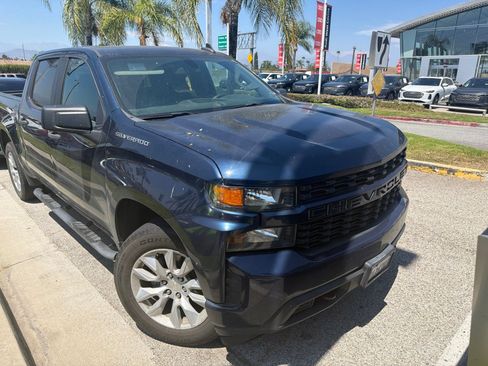 Used 2020 Chevrolet Silverado 1500 Custom w/ Custom Value Package RWD image 2