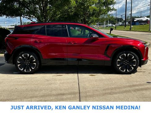 Used 2025 Chevrolet Blazer EV RS AWD/4WD image 2