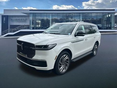 New 2026 Lincoln Navigator Premiere AWD/4WD image 3