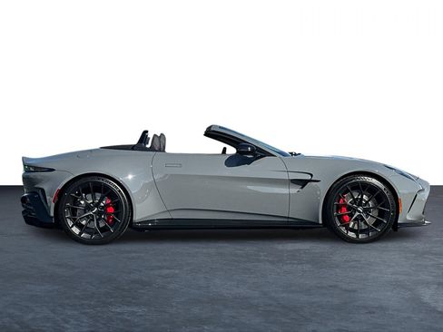 Used 2026 Aston Martin V8 Vantage Coupe RWD image 28