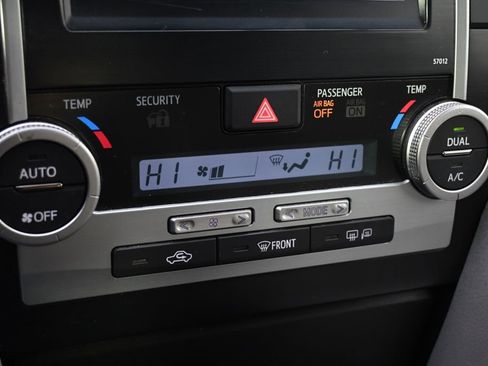 Used 2012 Toyota Camry XLE FWD image 26