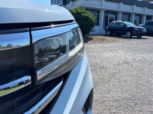 Used 2023 Volkswagen Atlas SE w/ Panoramic Sunroof Package FWD image 9