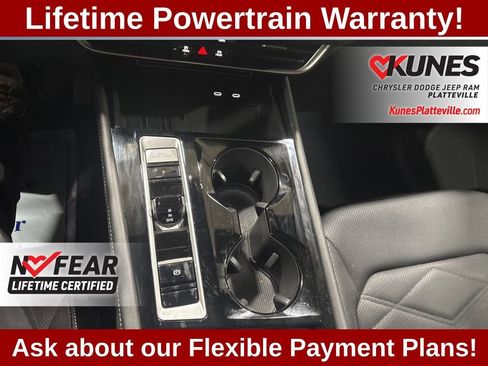 Used 2025 Volkswagen Atlas Cross Sport SE image 27