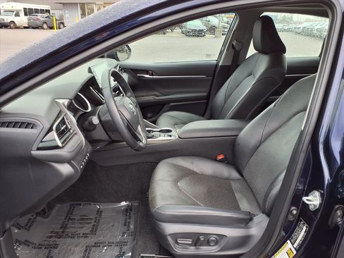 Used 2022 Toyota Camry XLE image 13