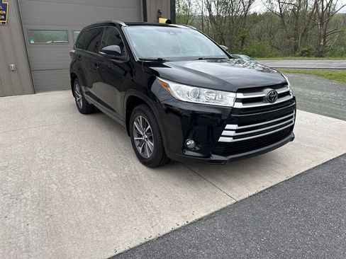 Used 2018 Toyota Highlander XLE AWD/4WD image 10