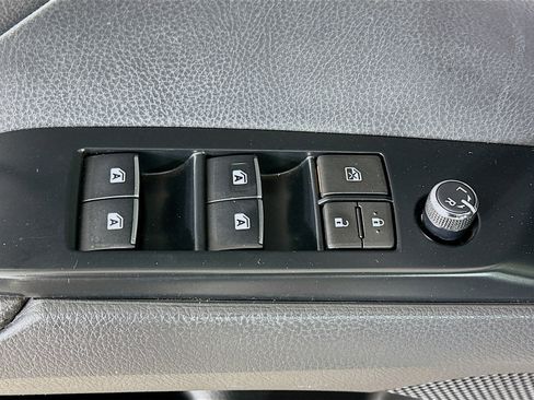 Used 2018 Toyota Camry XLE image 15