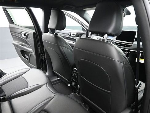 New 2026 Jeep Compass Latitude image 21