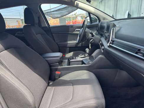 Used 2025 Kia Sportage LX FWD image 35