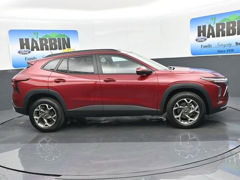 Used 2025 Chevrolet Trax LT w/ LT Convenience Package image 7