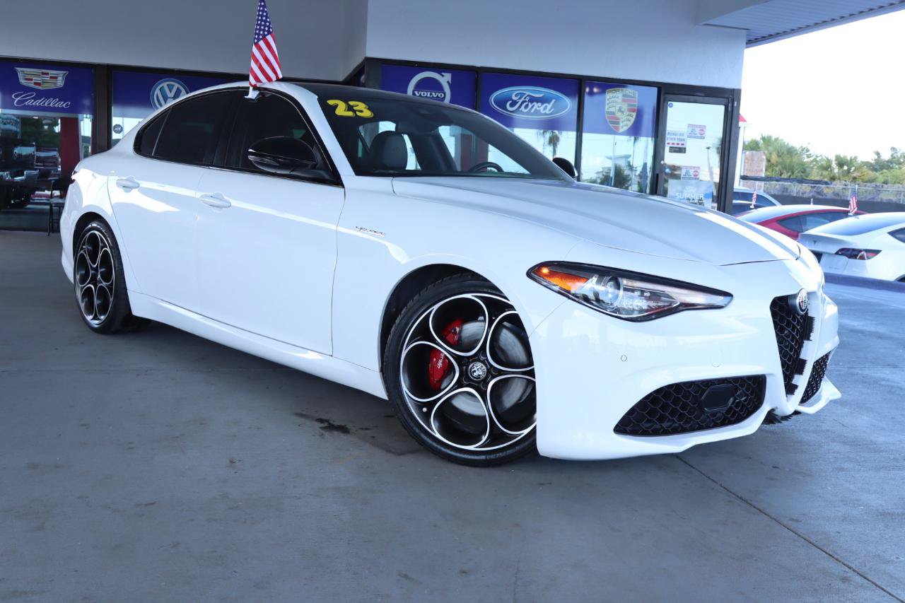 Used 2023 Alfa Romeo Giulia Veloce RWD image 3