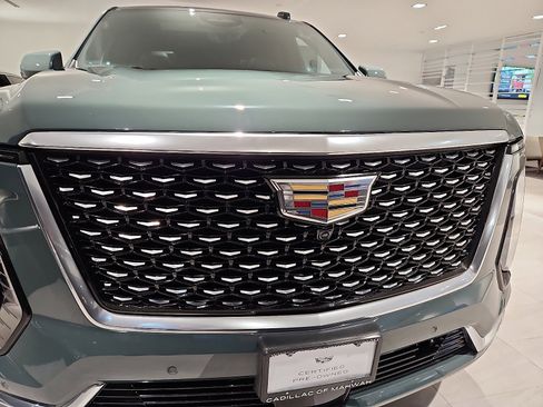 Certified 2025 Cadillac Escalade Premium Luxury image 10