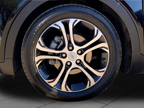 Used 2019 Chevrolet Bolt Premier w/ Infotainment Package FWD image 10
